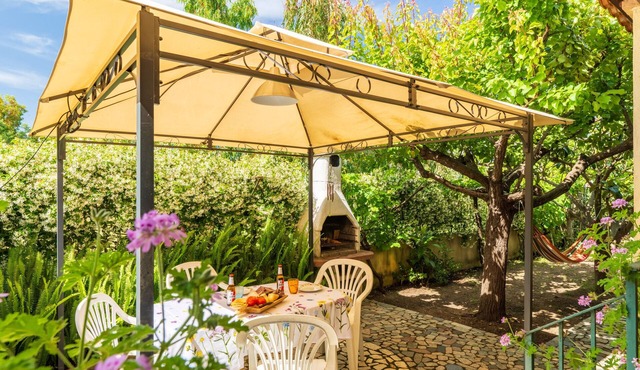 Holiday Home 'Casa Nespolo' with Private Garden, Wi-Fi and Air Conditioning