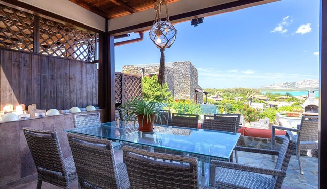 Holiday Home 'Jacuzzi' with Sea View, Wi-Fi and Air Conditioning