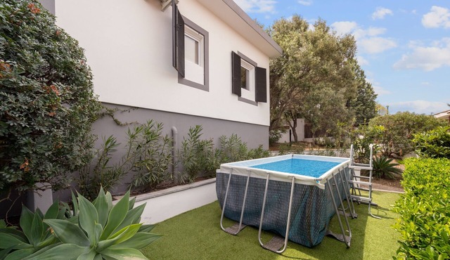 Holiday Home "Villa Matteo Suite" with Sea View, Shared Pool and Wi-Fi
