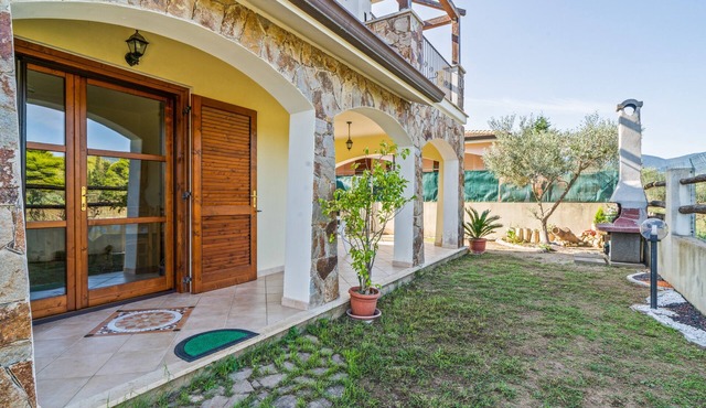 Holiday Home Villamara with Terrace, Mountain View & Garden; Parking Available