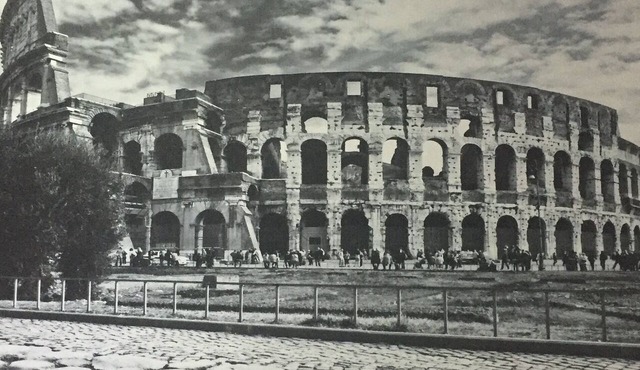 House in the avenue in Roma