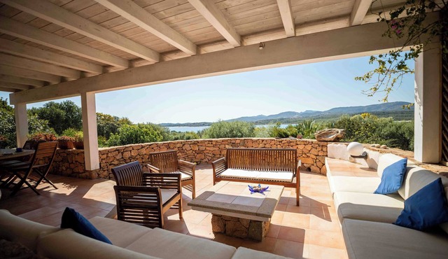 House with sea view terrace and beach with direct access 100 mt