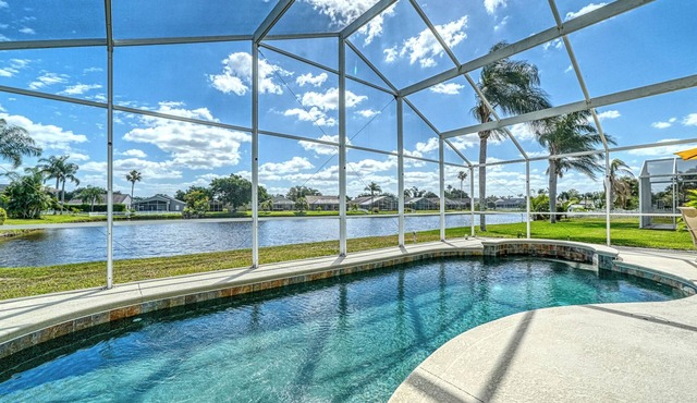 Huge Pool, Near Beaches, IMG, UTC, Great Clubhouse in Bradenton