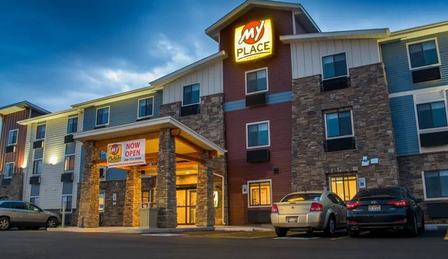 Immerse Yourself in Twin Falls’ Natural Beauty from a Room w/Full Kitchen in Twin Falls