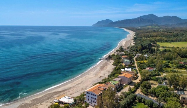 Is Feminas 25 – Wake up just moments from the sea 🌊☀️