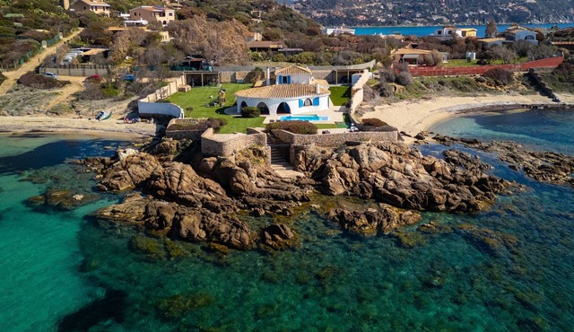 Exclusive villa for 10 people Pool Sauna - Gymnasium Private beach
