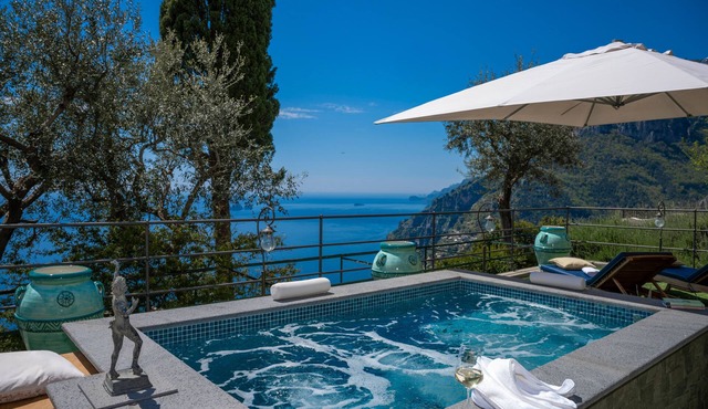 Ivi house with private pool sea view in Positano