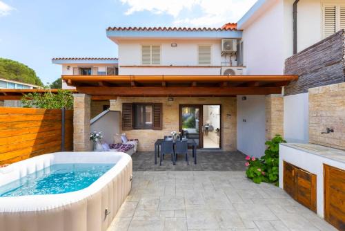 Jacuzzi e Giardino, 200mt Spiaggia San Giovanni