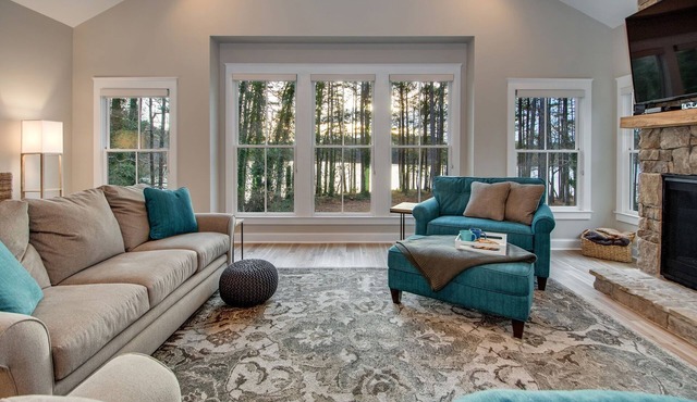 Jaw-dropping Panoramas! LakePoint @ Lanier Minutes to Margaritaville, 4 bedrooms in Buford