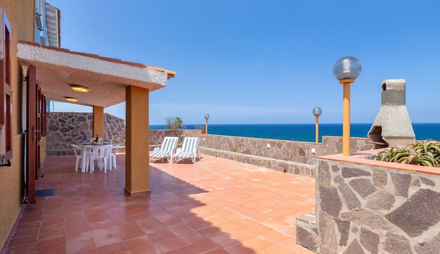 La Casa Di Giò – Beachfront Apartment with Sea View Terrace and Wi-Fi