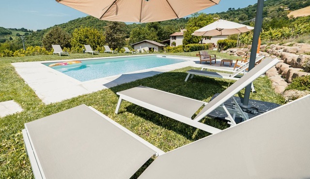 Large villa with private pool near Urbino