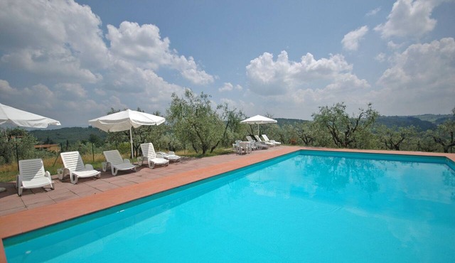 Le Vasche 1 - Apartment with pool in Romola