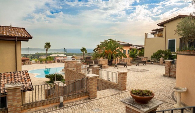 Lovely apartment for 4 guests with A/C, WIFI, pool, TV, patio and pets allowed in Mosciano Sant'angelo