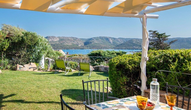 Lovely apartment for 6 people with WIFI, A/C, TV and patio