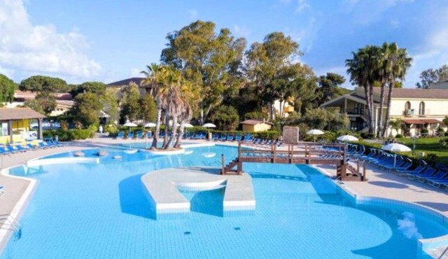 Lovely apartment for 4 guests with pool, A/C, WIFI, TV and pets allowed