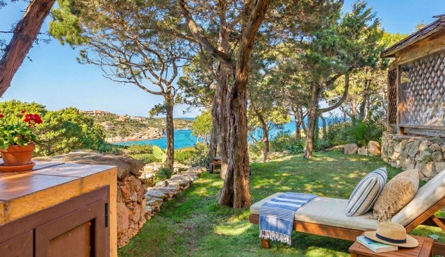 Lovely apartment for 4 guests with A/C, pool and pets allowed
