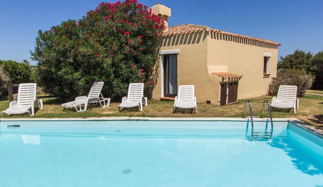 Lovely apartment for 6 people with pool, internet, A/C and TV, close to Porto Torres
