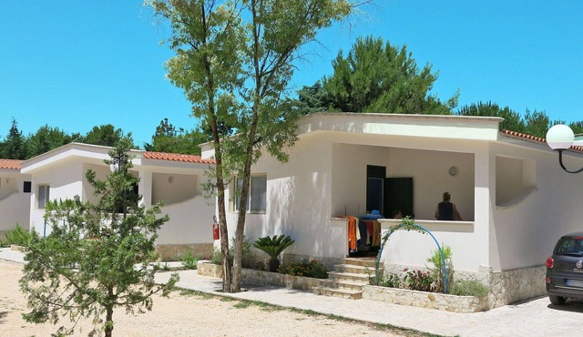 Lovely apartment in villa for 6 guests with WIFI, A/C, pool, TV, terrace and pets allowed