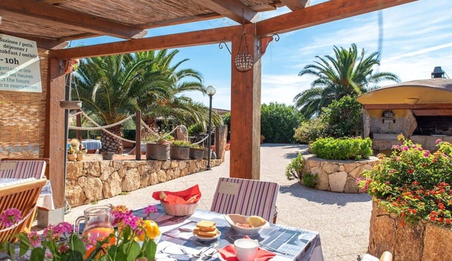 Lovely apartment with WIFI, private pool, A/C, TV, patio, pets allowed and panoramic view