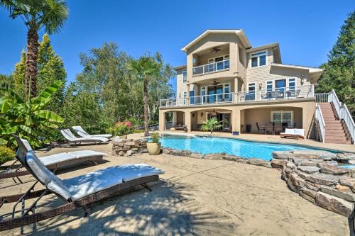 Luxe Getaway w/Riverfront Views in Grants Pass! in Grants Pass