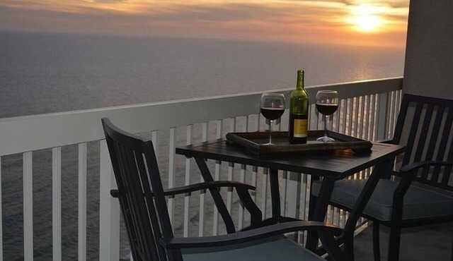 LUXURIOUS BEACH FRONT PENTHOUSE, Remodeled Baths & Kitchen & FREE BEACH SERVICE! in Panama City Beach