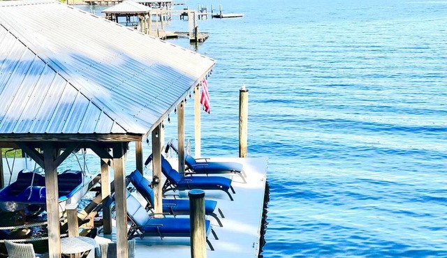 Luxury lakefront house with large private dock, game room, hot tub, water toys and more on Lake Norman in Lake Norman of Catawba