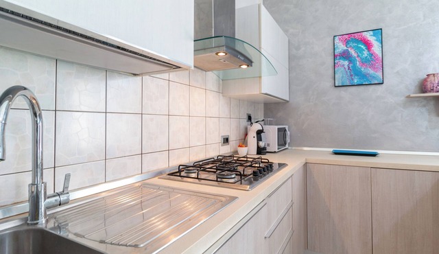 Mameli Apartment - Two Bedroom Apartment, Sleeps 4