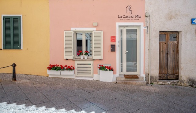 Mia House Vacation Home – 3 Bedrooms, Private Courtyard, Near the Sea