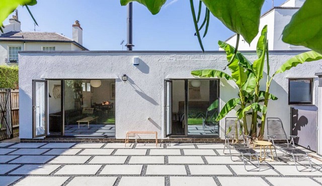 Mid-Century Modern Style 1BD House w/Large Garden in Gloucestershire