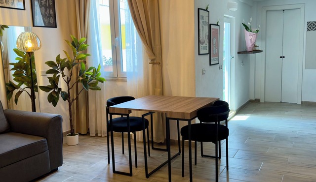 Mirror House |Bright apartment with terraces