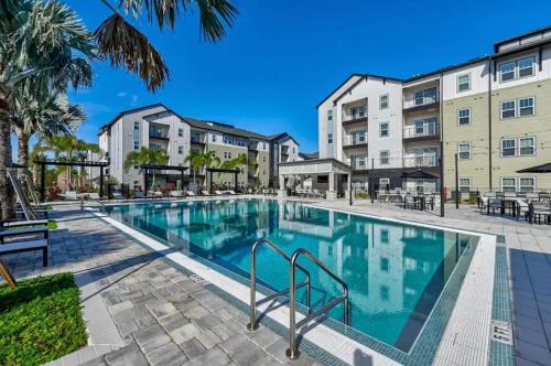Modern Oasis with King Bed, Fireworks View, 10 Minutes to Disney in Orlando