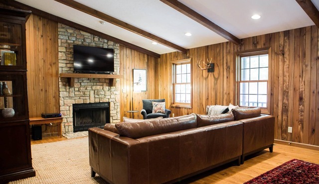 Morehead Lodge, Spacious 5BR Hocking Hills Lodge with an amazing view in Logan