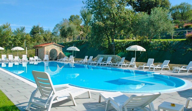 Nice apartment in villa for 4 people with WIFI, A/C, pool, TV and patio in Città Della Pieve