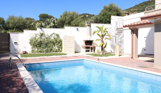 Nura | House in Solanas between sea and nature