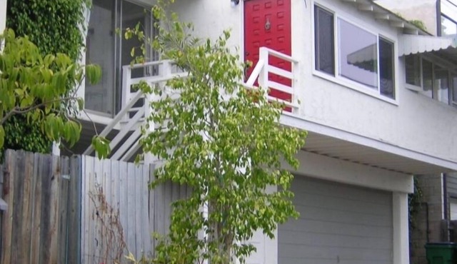 Ocean Views! Turnkey Absolutely Charming N Laguna Beach House in Laguna Beach