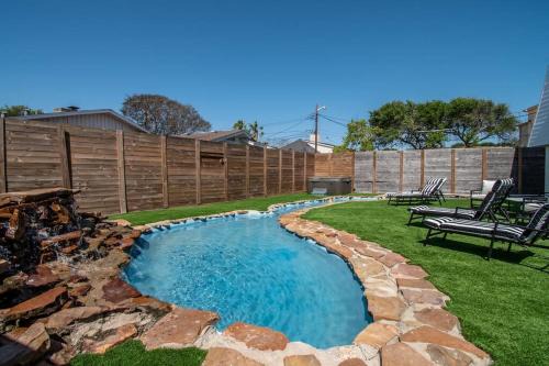 Oceanfront Retreat 2 Homes for 29-Guests in Corpus Christi