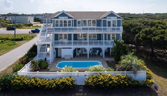 Oceanside, Pool, Walk to Beach! Pet Friendly! in Kitty Hawk