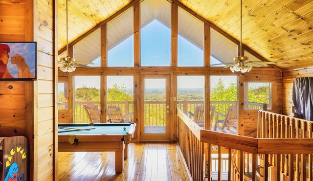 Panoramic Views w/Hot Tub, Pool Table, Arcade! in Sevierville