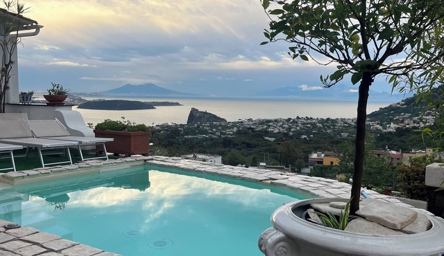 Panoramic villa, private, piacina and sundeck:your absolute relaxation corner in Barano d’Ischia