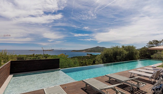 [Pantogia] Villa with infinity pool