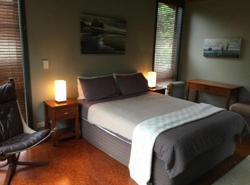 Piha Beachstay Accommodation in Piha