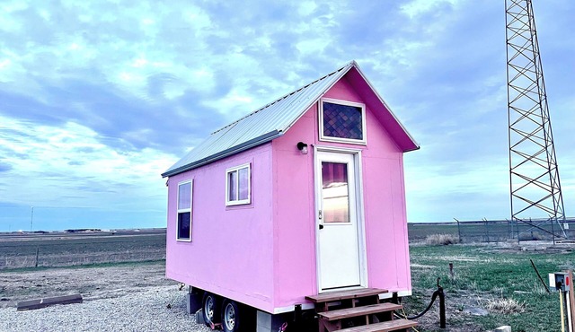 Prairie Pink Tiny Home in Gorham