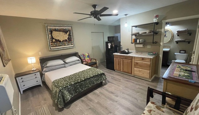 Quiet, pet friendly country studio in quaint Albany just minutes from town in Albany