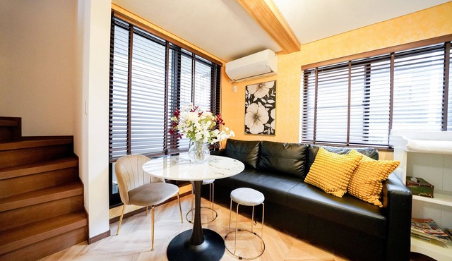 Quiet residence within walking distance of Shibuya Roppongi Hiroo, supermarket retail nearby. in 渋谷区