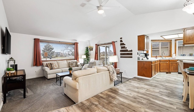 Quiet, super clean, comfortable home on the 11th Tee of a public golf course. in Meridian