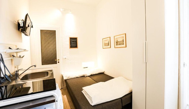 Raffaello studio flat in Florence