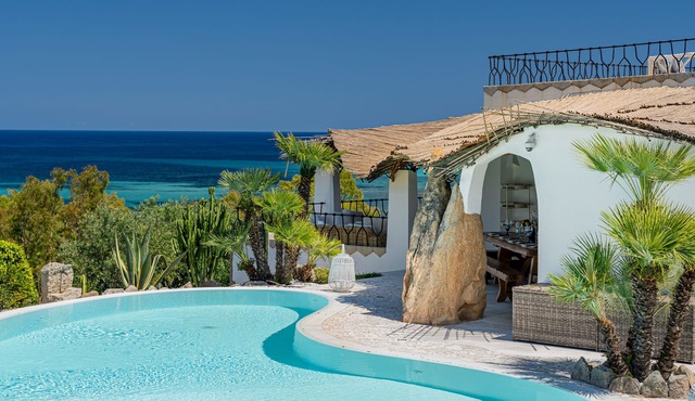 Reina de Tavolara: luxury villa in San Teodoro with private pool near the beach