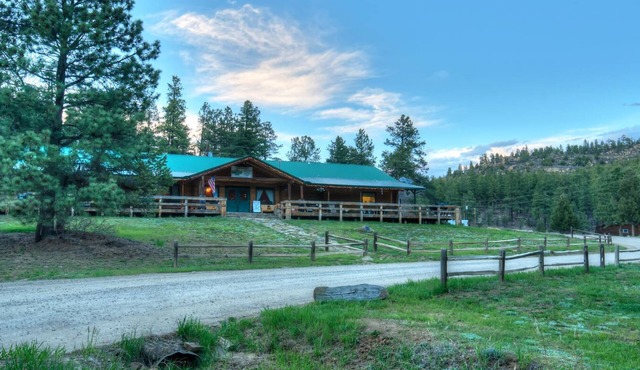 Rejuvenating bald eagle cabin with Shower Jacuzzi in Weston