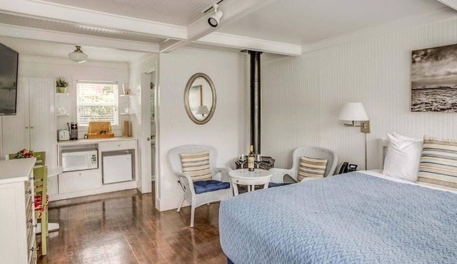 Relaxing McBee Cottage - Classic Queen Unit at Cannon Beach Hotel Collection! in Cannon Beach