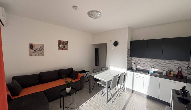 Renovated apartment 5 minutes from the beach